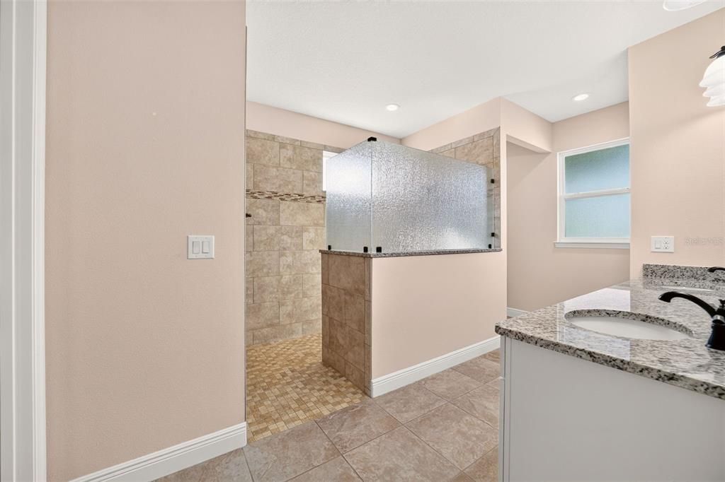 For Sale: $559,999 (3 beds, 3 baths, 2224 Square Feet)