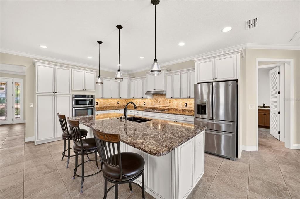 For Sale: $559,999 (3 beds, 3 baths, 2224 Square Feet)