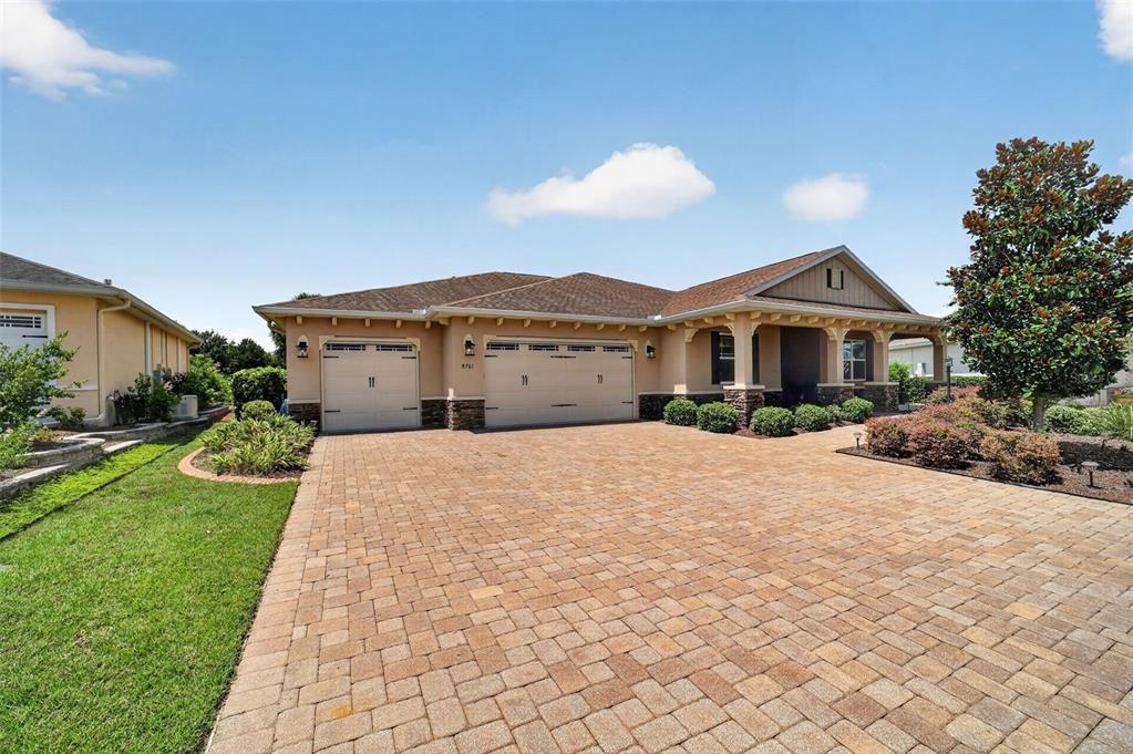 For Sale: $559,999 (3 beds, 3 baths, 2224 Square Feet)