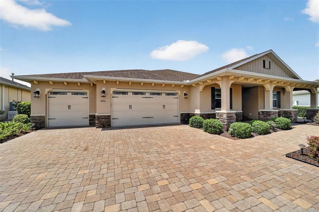 For Sale: $559,999 (3 beds, 3 baths, 2224 Square Feet)