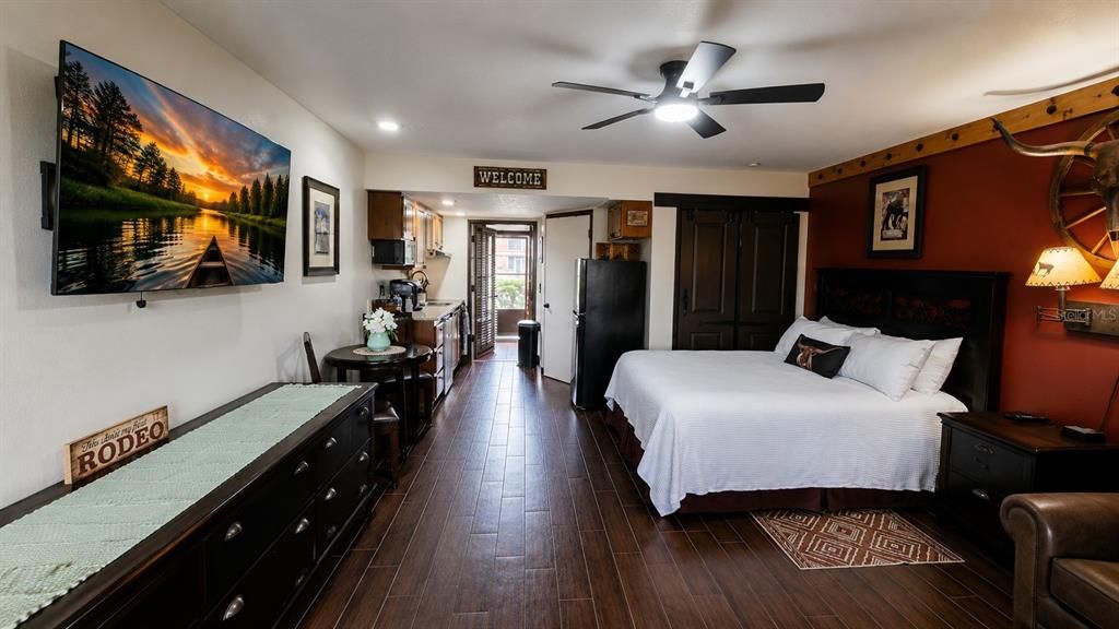 For Sale: $150,000 (1 beds, 1 baths, 481 Square Feet)