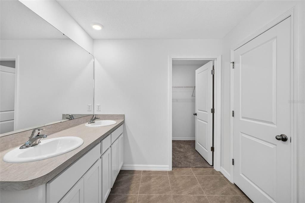 For Sale: $549,000 (4 beds, 3 baths, 2435 Square Feet)