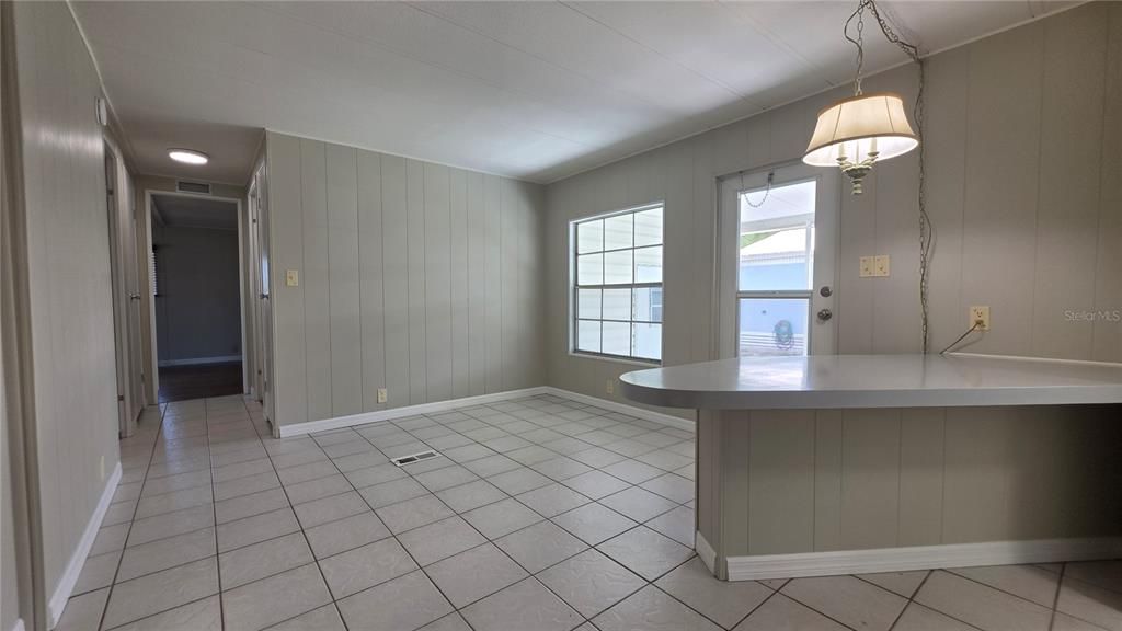 For Rent: $1,400 (3 beds, 2 baths, 1104 Square Feet)