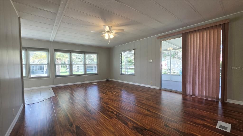 For Rent: $1,400 (3 beds, 2 baths, 1104 Square Feet)