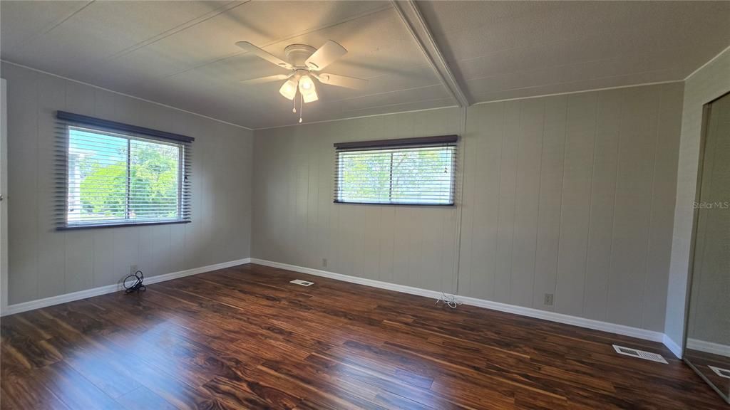 For Rent: $1,400 (3 beds, 2 baths, 1104 Square Feet)