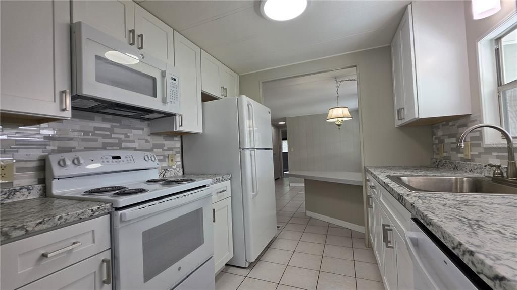 For Rent: $1,400 (3 beds, 2 baths, 1104 Square Feet)