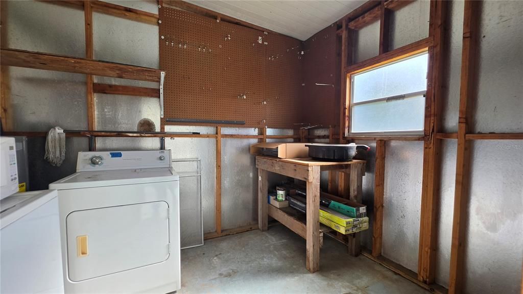 For Rent: $1,400 (3 beds, 2 baths, 1104 Square Feet)