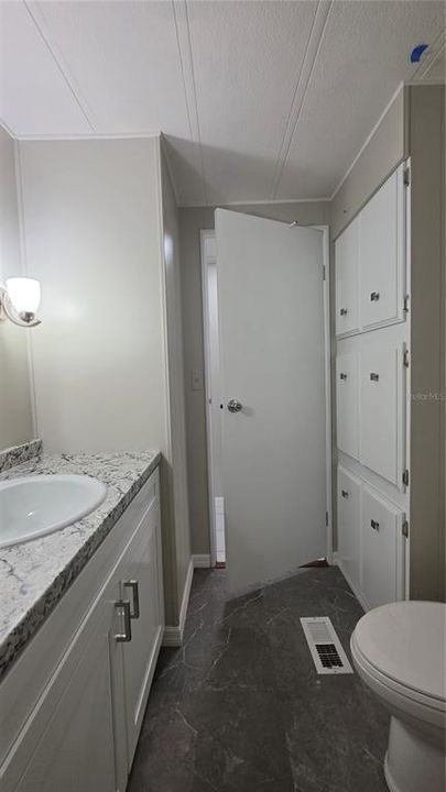 For Rent: $1,400 (3 beds, 2 baths, 1104 Square Feet)
