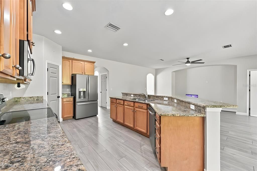 En Venta: $550,000 (4 camas, 4 baños, 3041 Pies cuadrados)