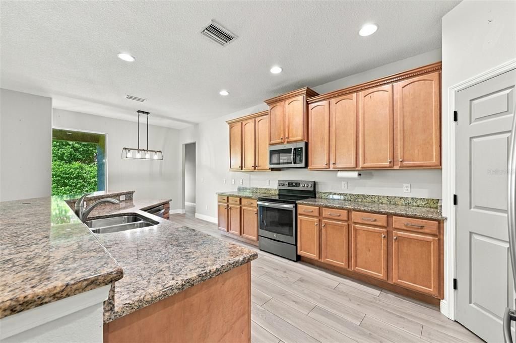 En Venta: $550,000 (4 camas, 4 baños, 3041 Pies cuadrados)