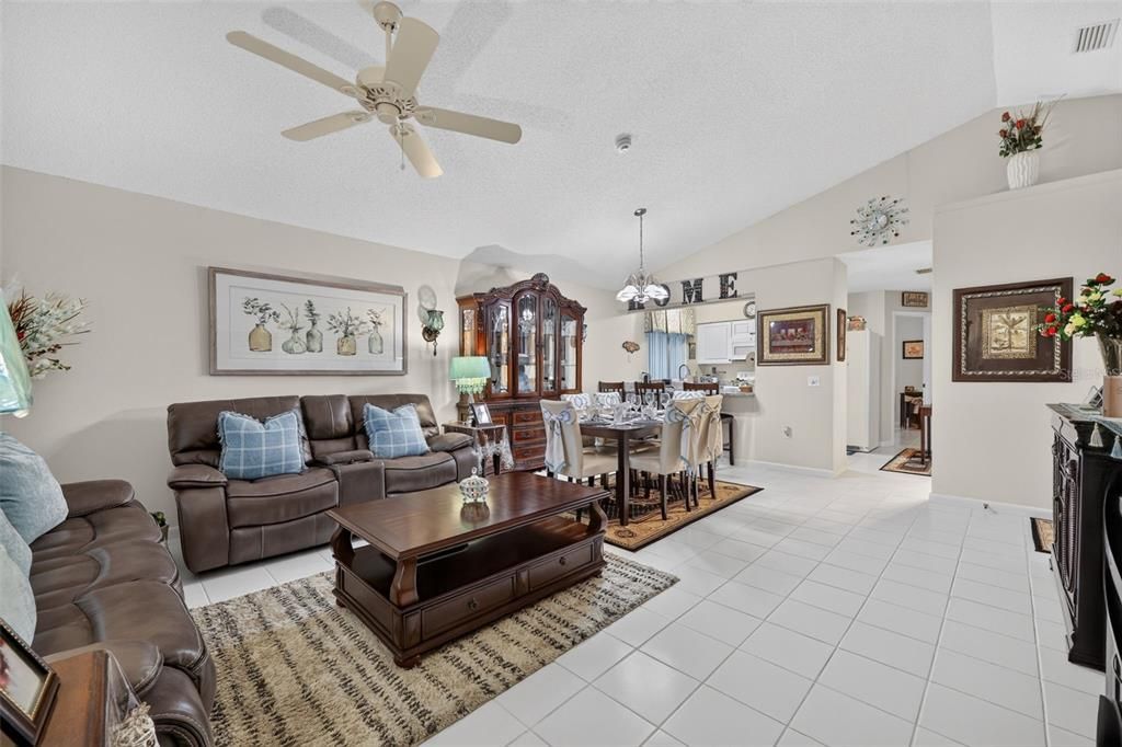 En Venta: $249,900 (2 camas, 2 baños, 1034 Pies cuadrados)