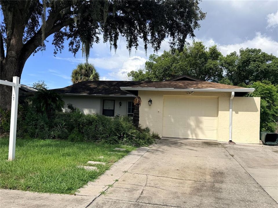 Activo con contrato: $389,000 (3 camas, 2 baños, 1880 Pies cuadrados)