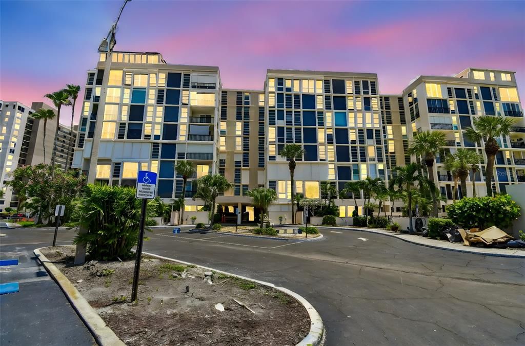 For Rent: $3,200 (2 beds, 2 baths, 1300 Square Feet)