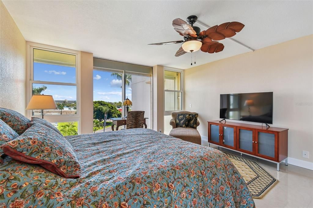 For Rent: $3,200 (2 beds, 2 baths, 1300 Square Feet)