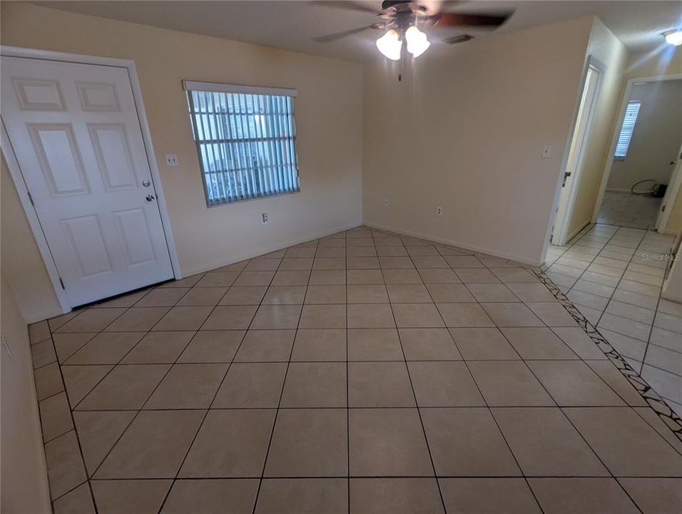 For Rent: $1,400 (2 beds, 1 baths, 844 Square Feet)