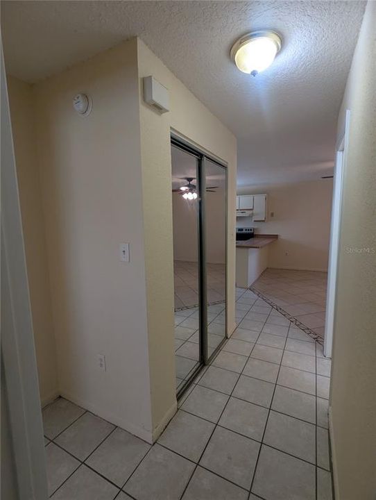 For Rent: $1,400 (2 beds, 1 baths, 844 Square Feet)