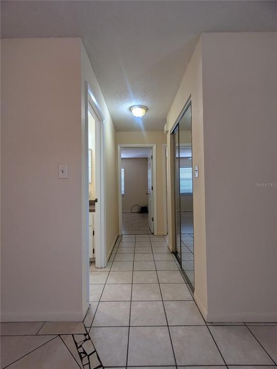 For Rent: $1,400 (2 beds, 1 baths, 844 Square Feet)