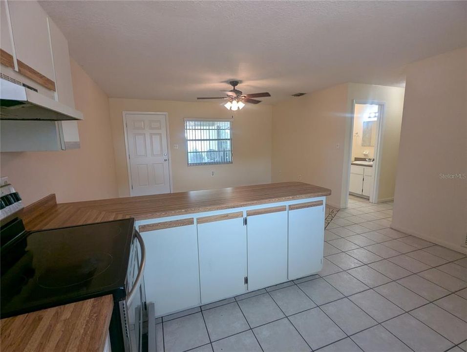 For Rent: $1,400 (2 beds, 1 baths, 844 Square Feet)