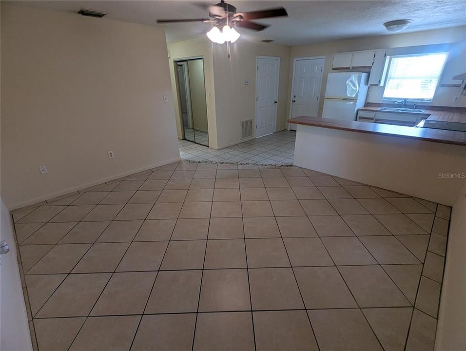 For Rent: $1,400 (2 beds, 1 baths, 844 Square Feet)