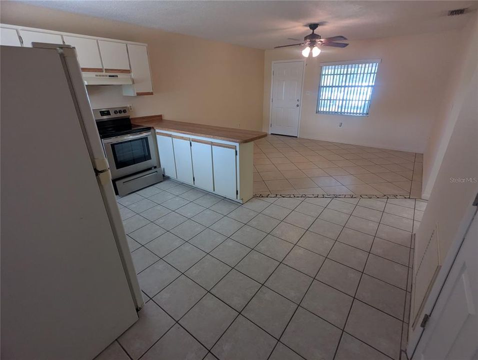 For Rent: $1,400 (2 beds, 1 baths, 844 Square Feet)