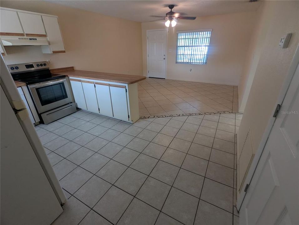 For Rent: $1,400 (2 beds, 1 baths, 844 Square Feet)