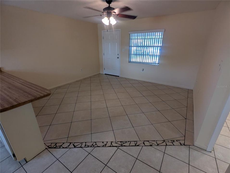 For Rent: $1,400 (2 beds, 1 baths, 844 Square Feet)