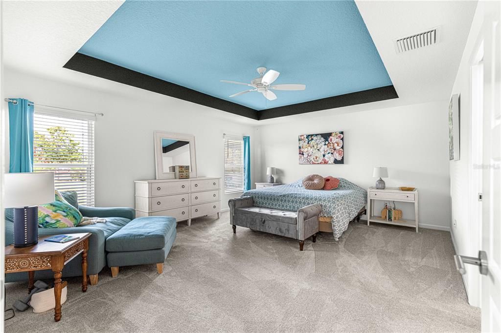 En Venta: $725,000 (3 camas, 3 baños, 1945 Pies cuadrados)