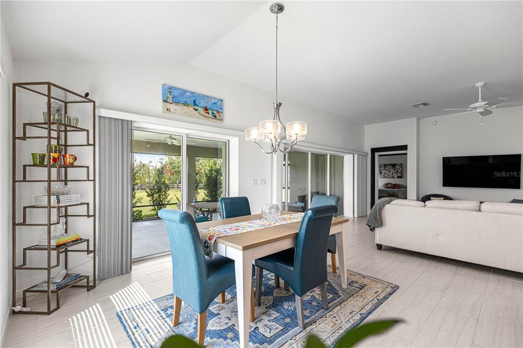 En Venta: $725,000 (3 camas, 3 baños, 1945 Pies cuadrados)