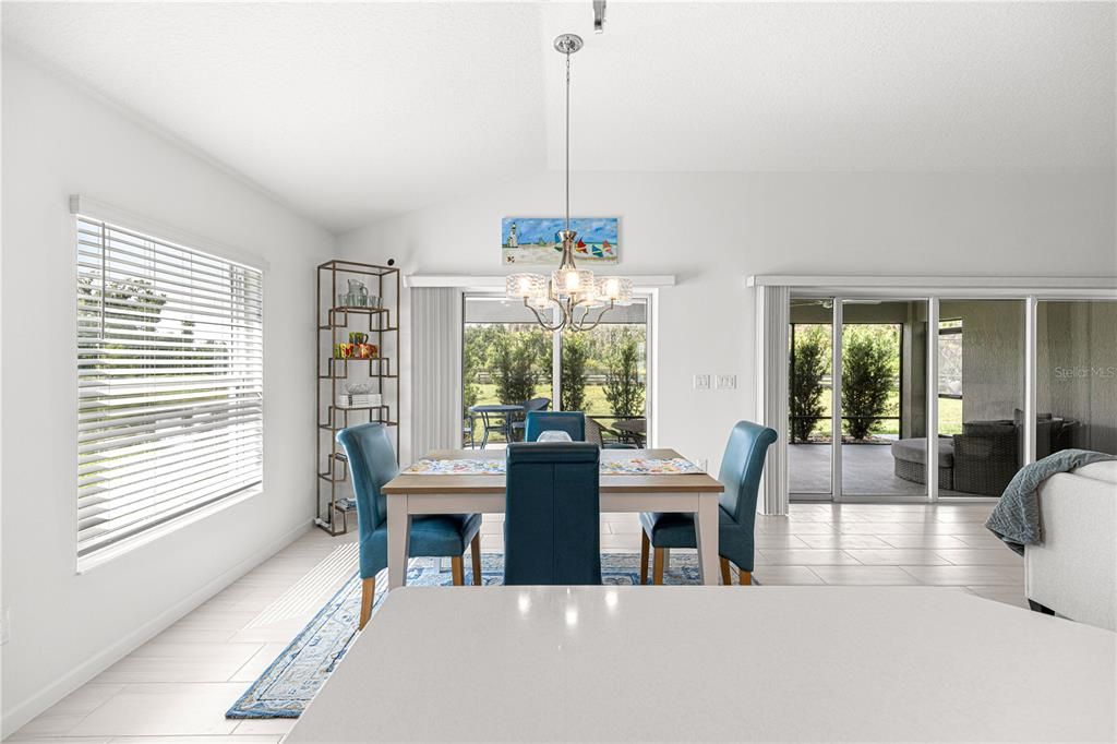 En Venta: $725,000 (3 camas, 3 baños, 1945 Pies cuadrados)