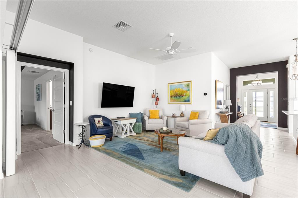 En Venta: $725,000 (3 camas, 3 baños, 1945 Pies cuadrados)