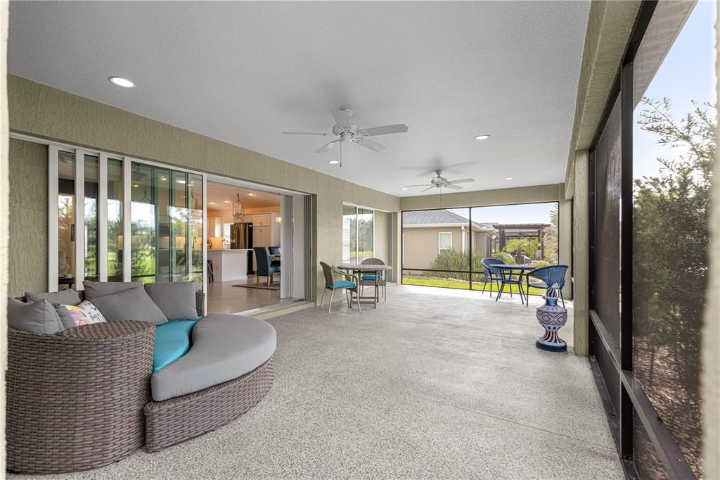 En Venta: $725,000 (3 camas, 3 baños, 1945 Pies cuadrados)