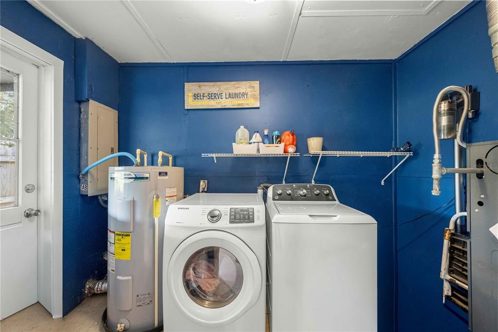 На продажу: $499,900 (3 спален, 2 ванн, 1456 Квадратных фут)
