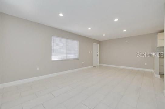 В аренду: $1,650 (2 спален, 1 ванн, 765 Квадратных фут)