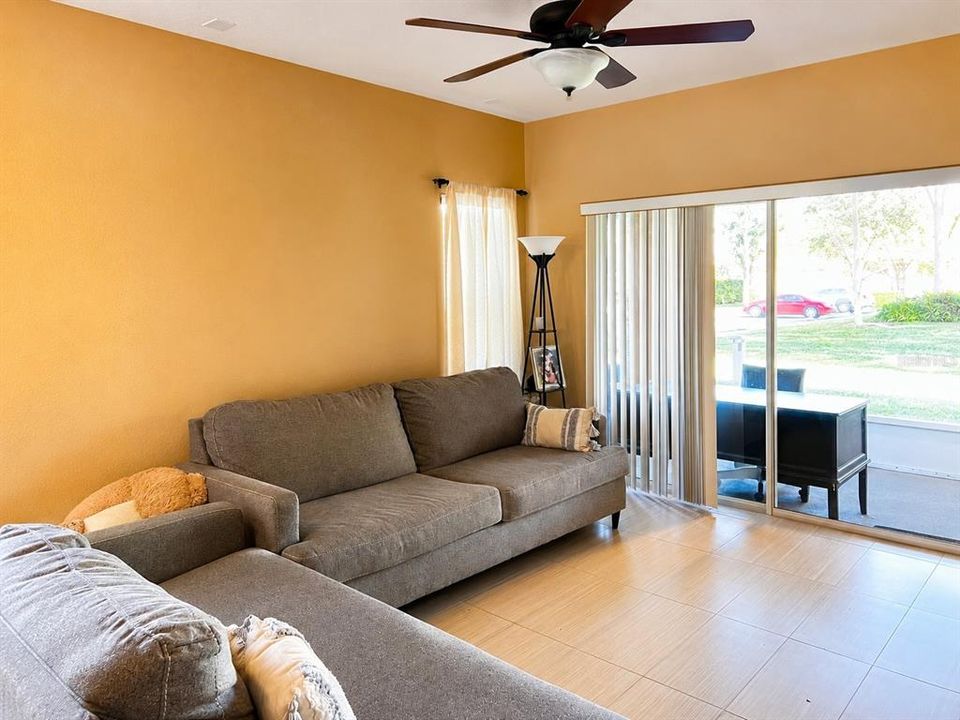 En Venta: $225,000 (2 camas, 2 baños, 1076 Pies cuadrados)