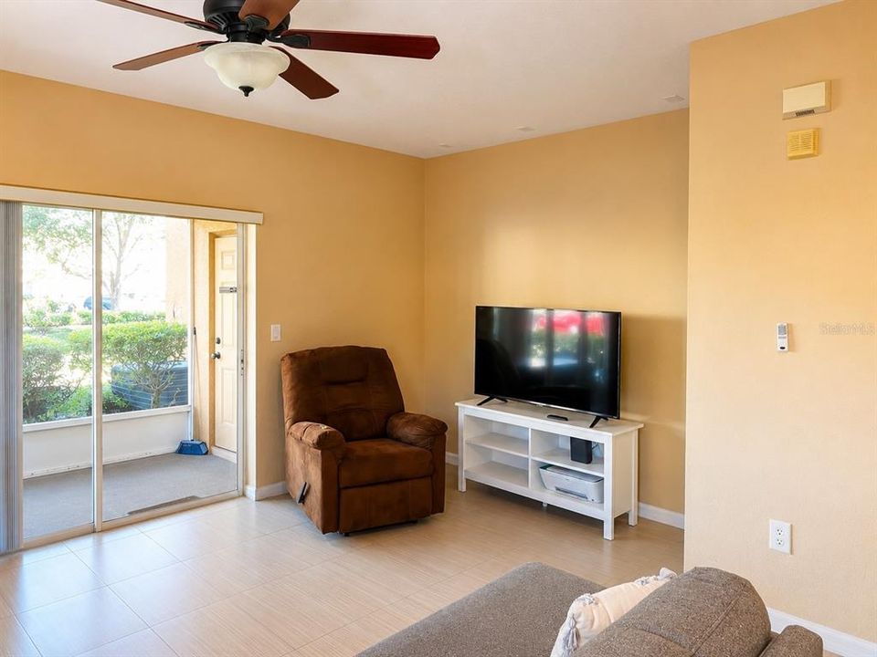 En Venta: $225,000 (2 camas, 2 baños, 1076 Pies cuadrados)