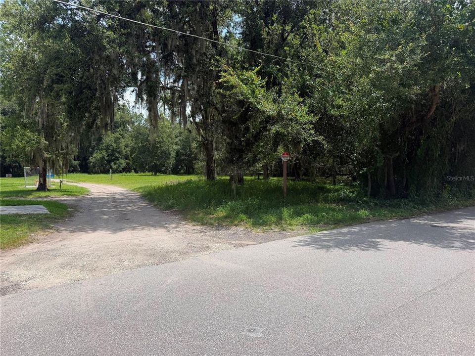 На продажу: $250,000 (0.81 acres)