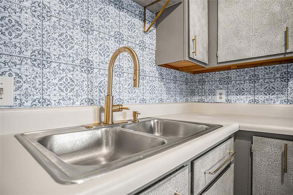 На продажу: $75,000 (1 спален, 1 ванн, 608 Квадратных фут)
