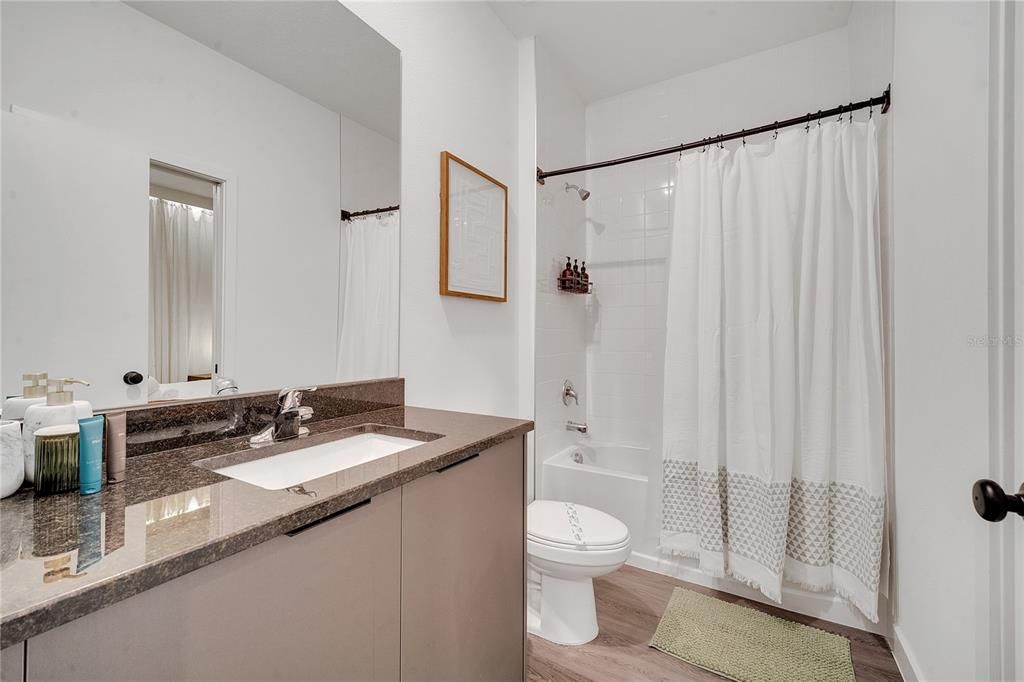 В аренду: $2,500 (3 спален, 3 ванн, 1360 Квадратных фут)