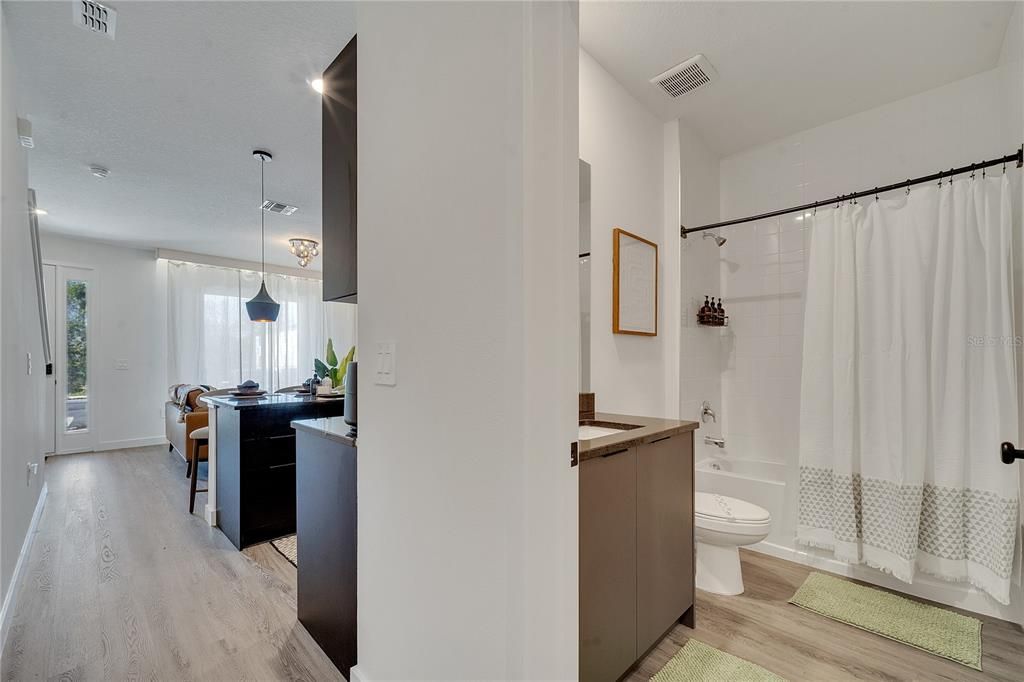 В аренду: $2,500 (3 спален, 3 ванн, 1360 Квадратных фут)