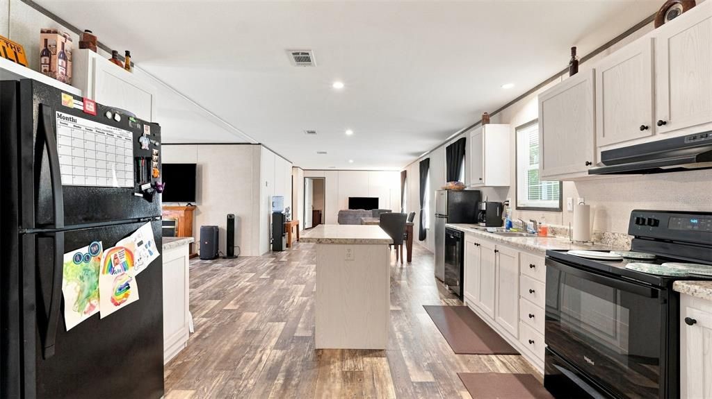 En Venta: $230,000 (4 camas, 2 baños, 1836 Pies cuadrados)