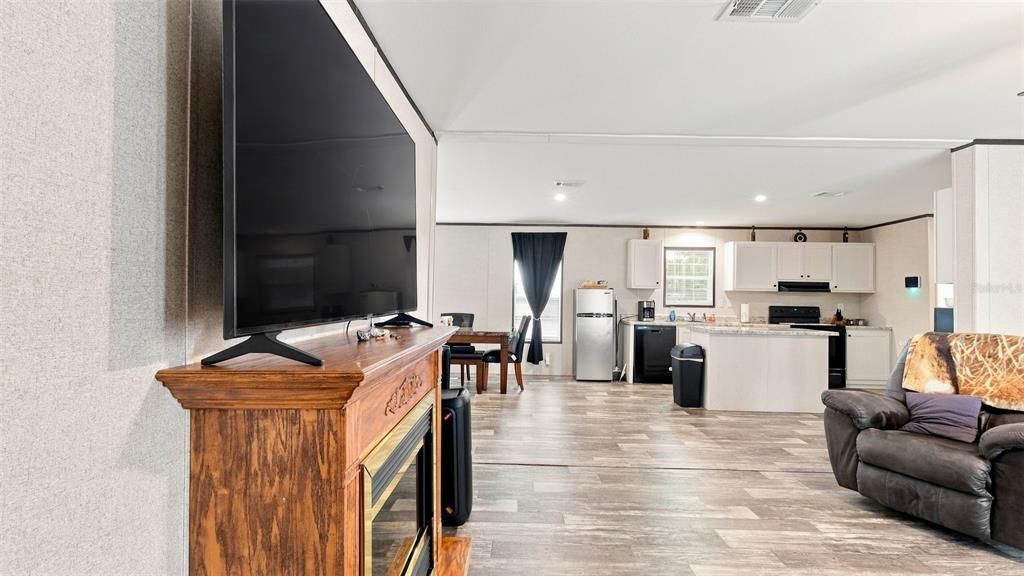 En Venta: $230,000 (4 camas, 2 baños, 1836 Pies cuadrados)