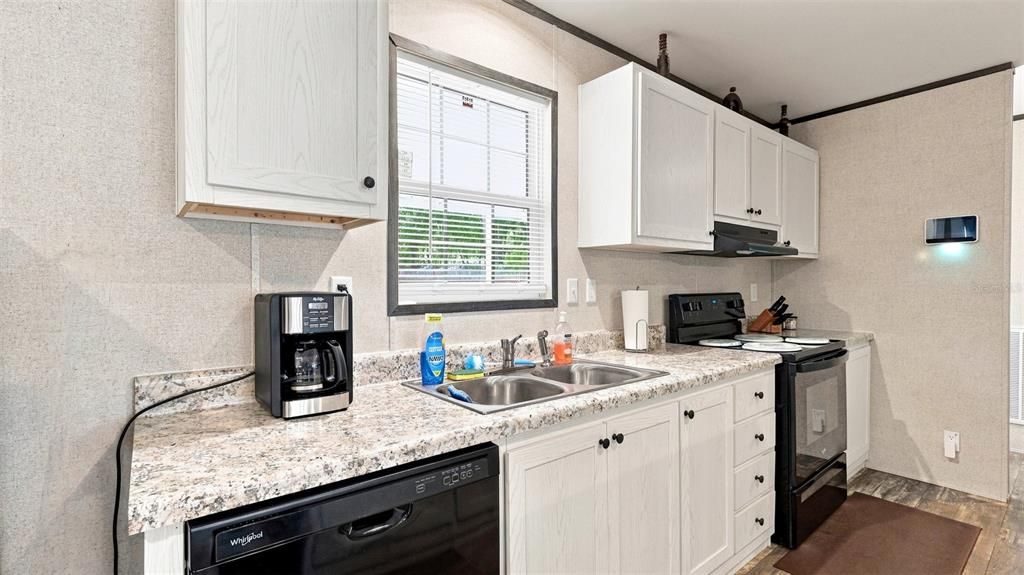 En Venta: $230,000 (4 camas, 2 baños, 1836 Pies cuadrados)