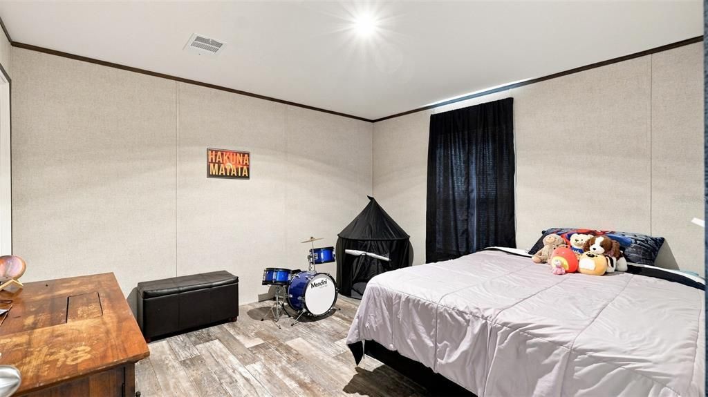En Venta: $230,000 (4 camas, 2 baños, 1836 Pies cuadrados)