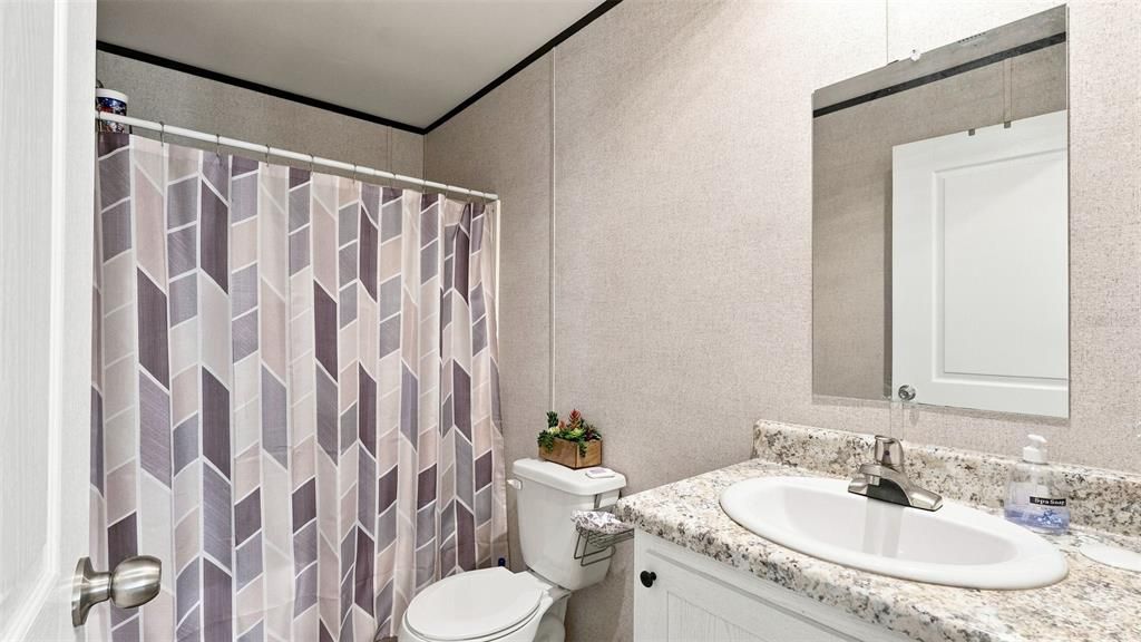 En Venta: $230,000 (4 camas, 2 baños, 1836 Pies cuadrados)