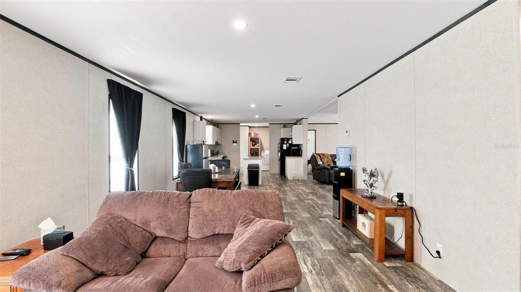 En Venta: $230,000 (4 camas, 2 baños, 1836 Pies cuadrados)