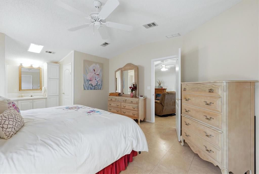 For Sale: $175,000 (2 beds, 2 baths, 1350 Square Feet)