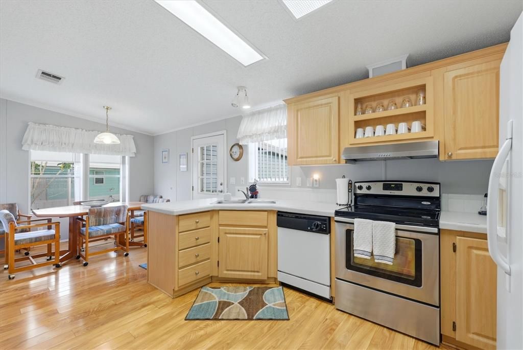 For Sale: $175,000 (2 beds, 2 baths, 1350 Square Feet)