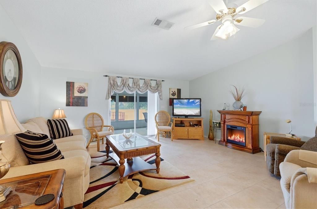 For Sale: $175,000 (2 beds, 2 baths, 1350 Square Feet)