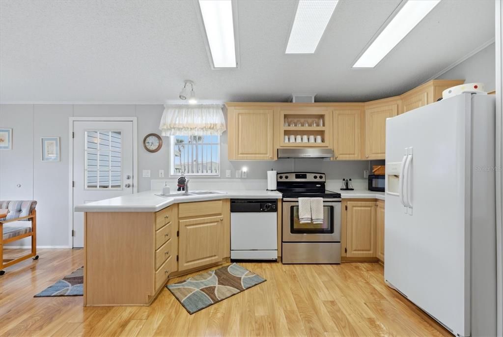 For Sale: $175,000 (2 beds, 2 baths, 1350 Square Feet)