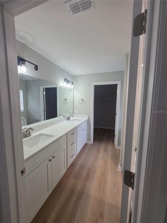 На продажу: $259,900 (3 спален, 2 ванн, 1384 Квадратных фут)
